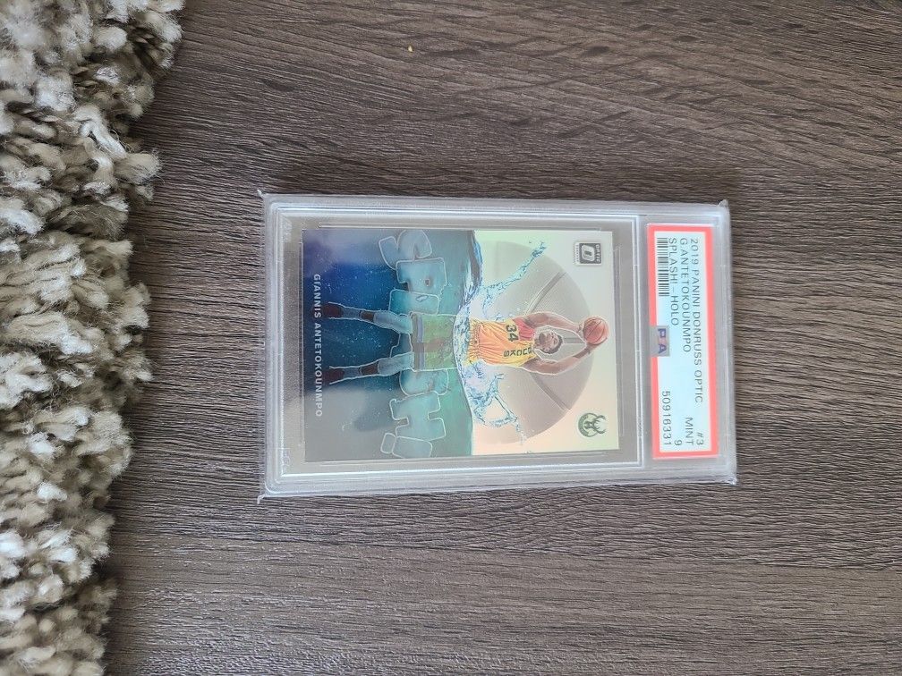 2019 Giannis Antetokounmpo Panini Splash! Holo (PSA 9)