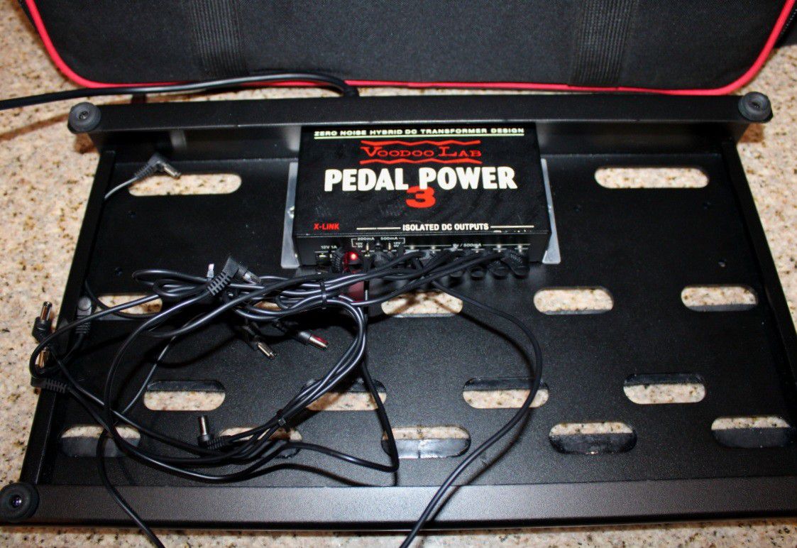 Live Wire Tour Pedal Board W/ Fender Engine Room Level 8 Clean Pedal Power  Supply for Sale in Tacoma, WA - OfferUp