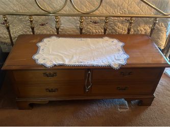 Blanket chest