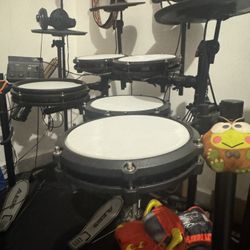 Alesis Nitro Max - 10 Piece Model.