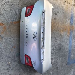 2010 Infiniti G37 trunk.