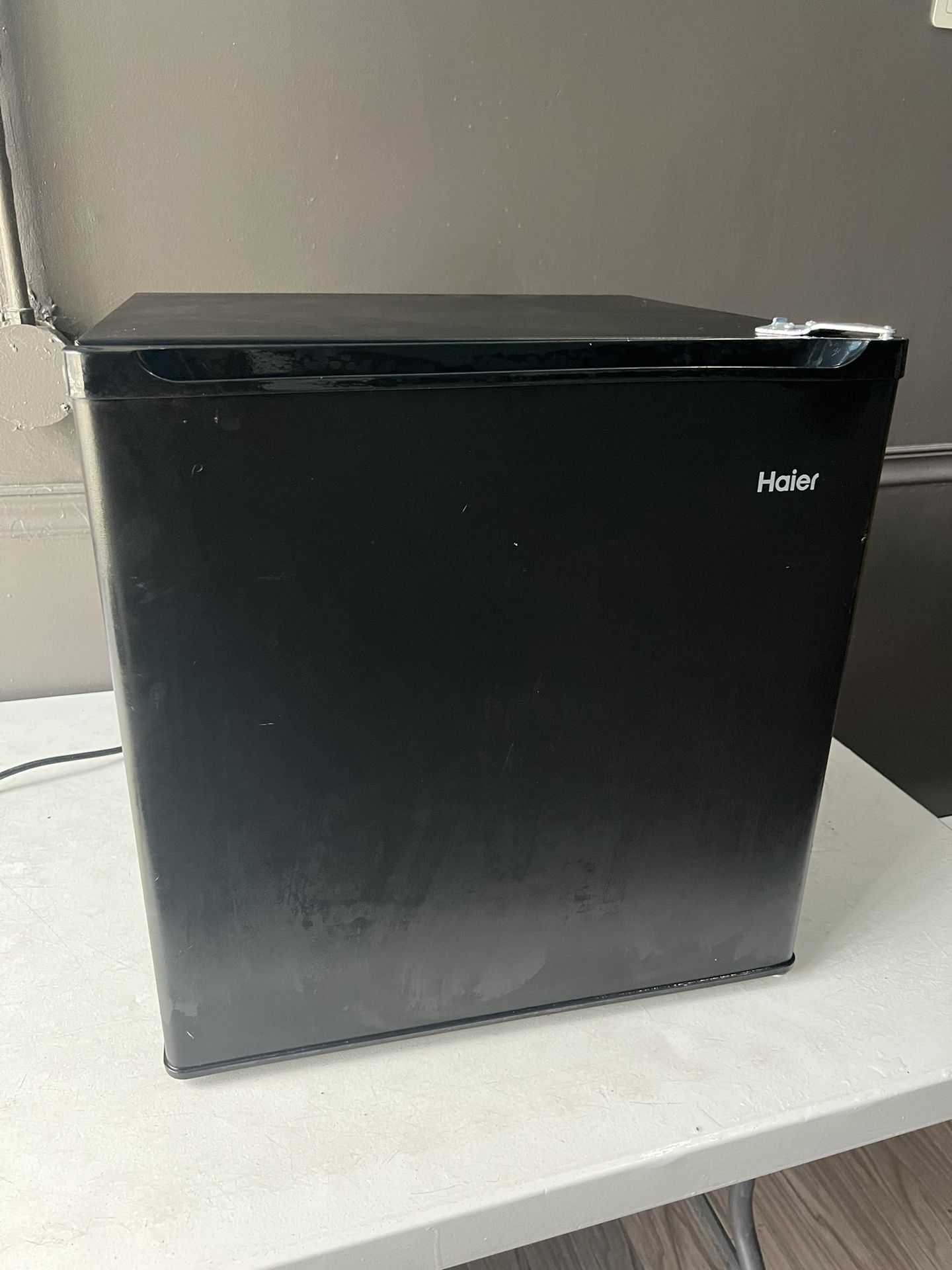 Haier mini-fridge 1.7 cubic ft capacity w/ small freezer space