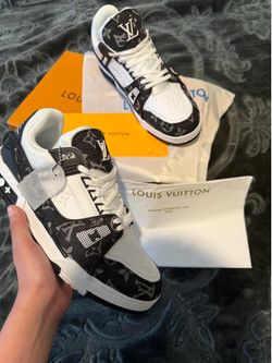 LV SNEAKERS