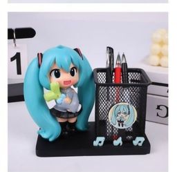 Hatsune Miku pen holder figure featuring a chibi-style design.