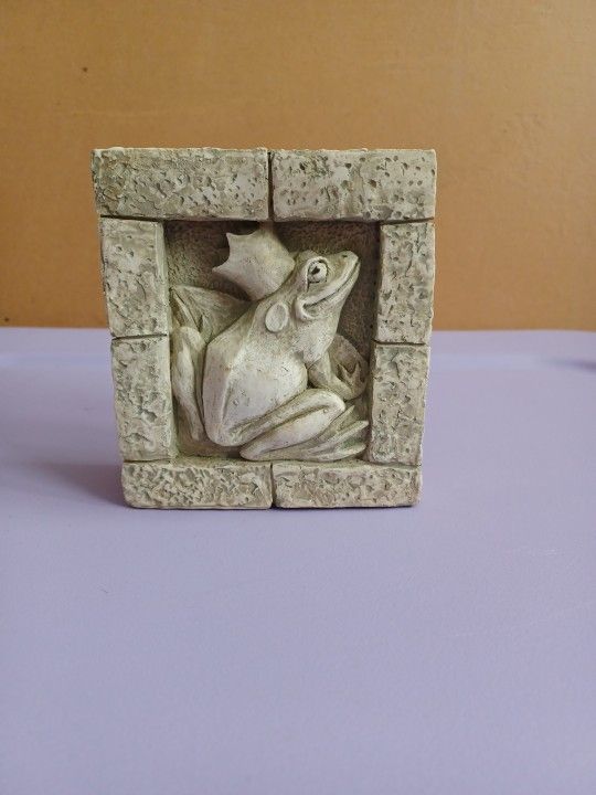 King Frog Garden Statue