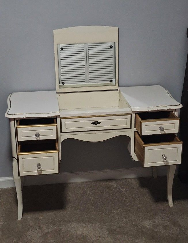 Beautiful French Provincial Style Vanity (Creme color with Gold Trim)... $200