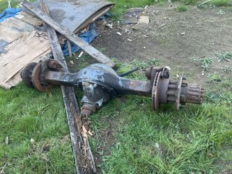Rear Differential Out Of Diesel Pusher Motor Home 
