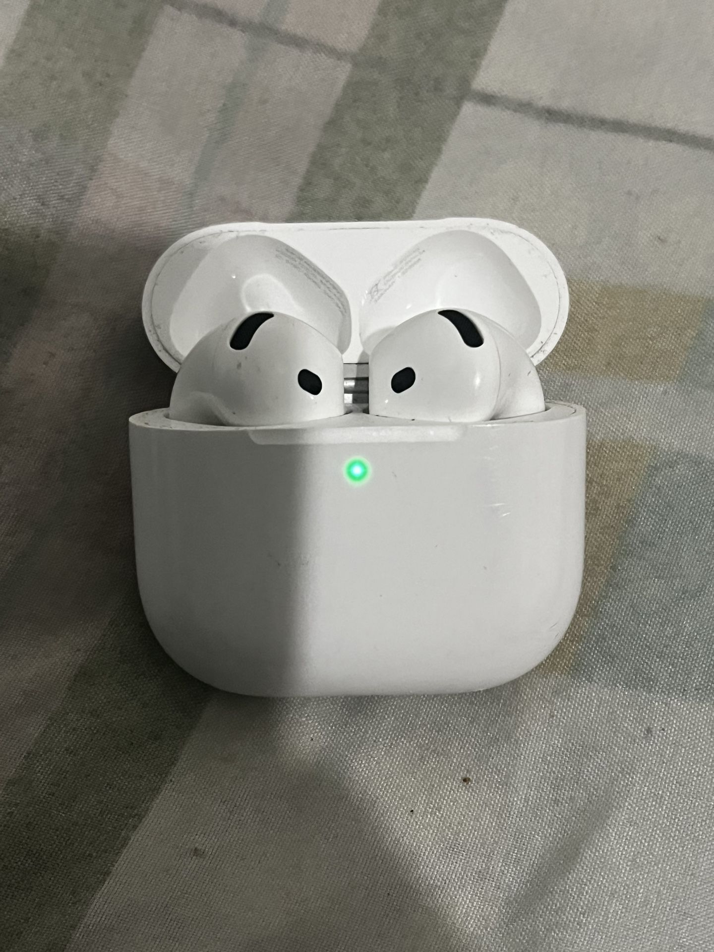 AirPods (4)