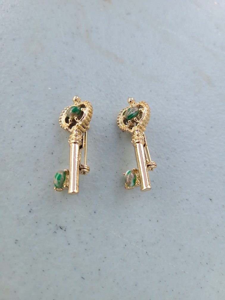 Vintage Set of 2 Goldtone GERRYS Pin in Shape of Keys