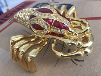 Lobster pure golden with diamonds
