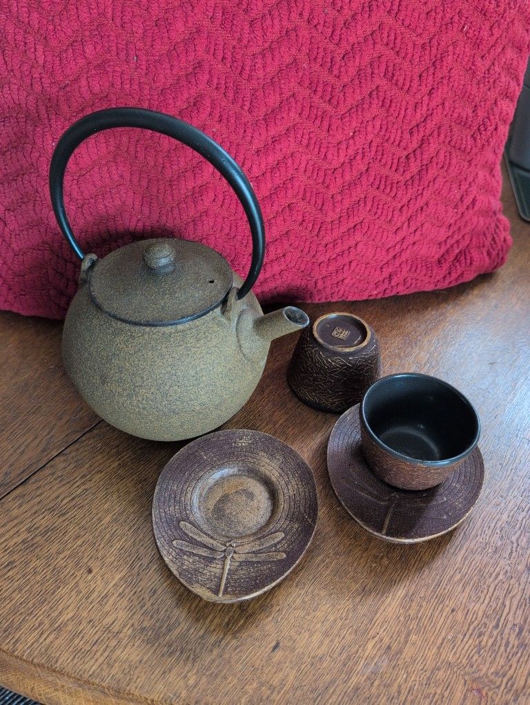 Japanese Cast Iron Tea Pot - Set W/2 Cups & Dragon Fly Saucers