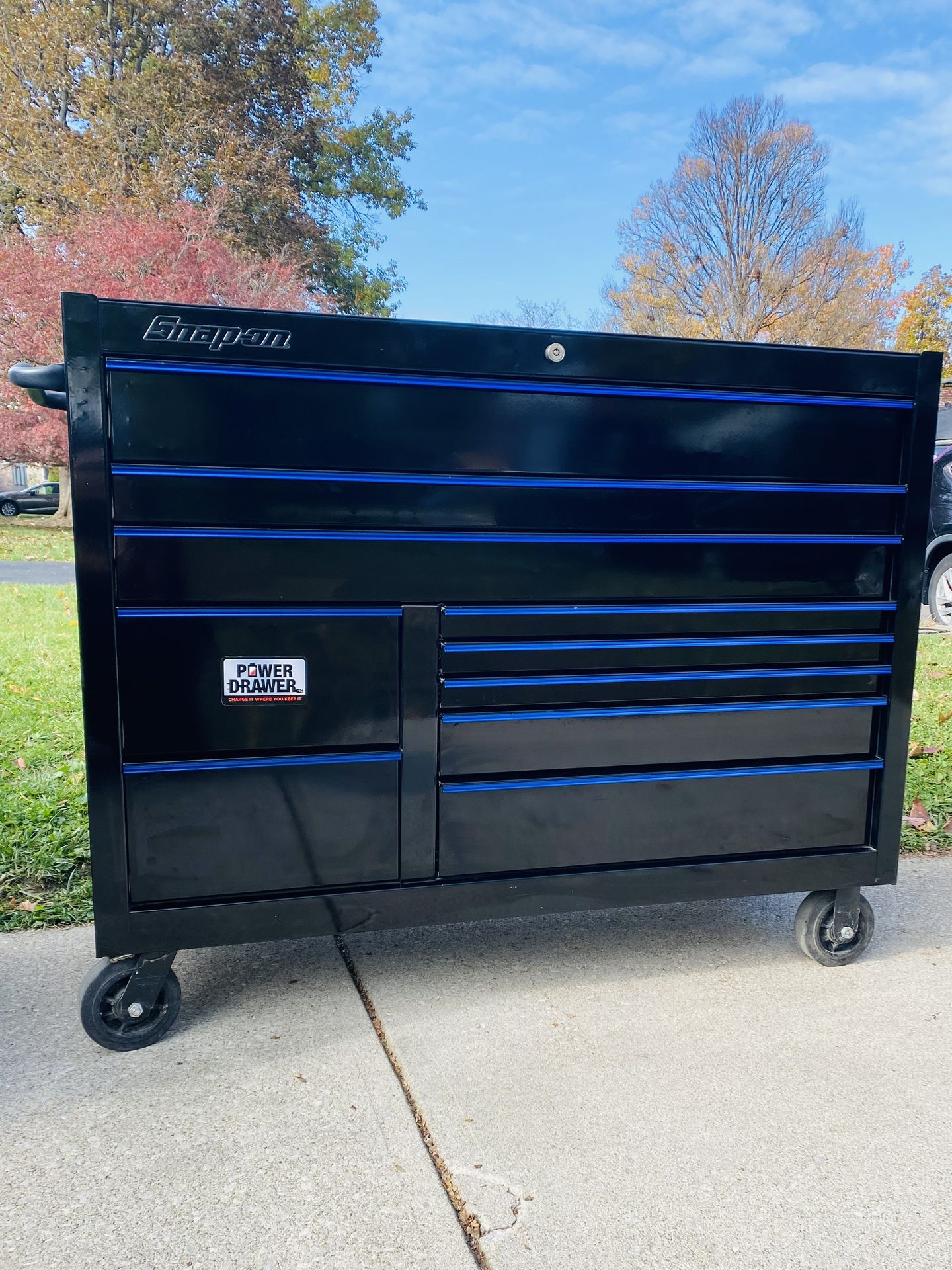 Snap-on, Classic Series roll cab tool storage unit. The unit is a 55" 10-drawer double-bank roll cab