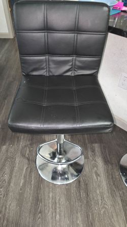 4 Black barstools