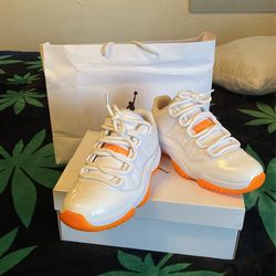 WMNS  Air Jordan 11 Retro low 7.5 