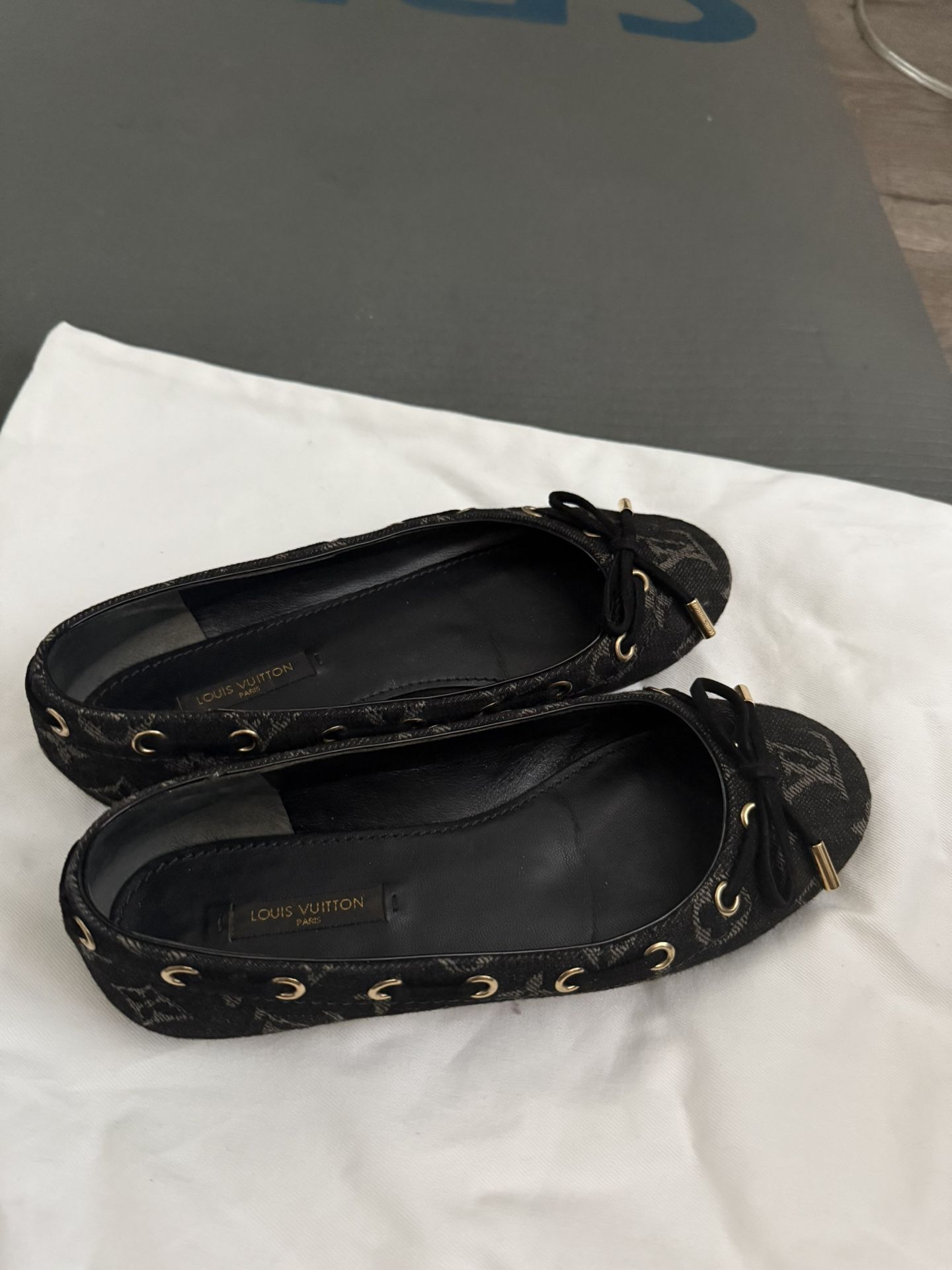 Louis Vuitton Black and Gold Women's Flats Size 5