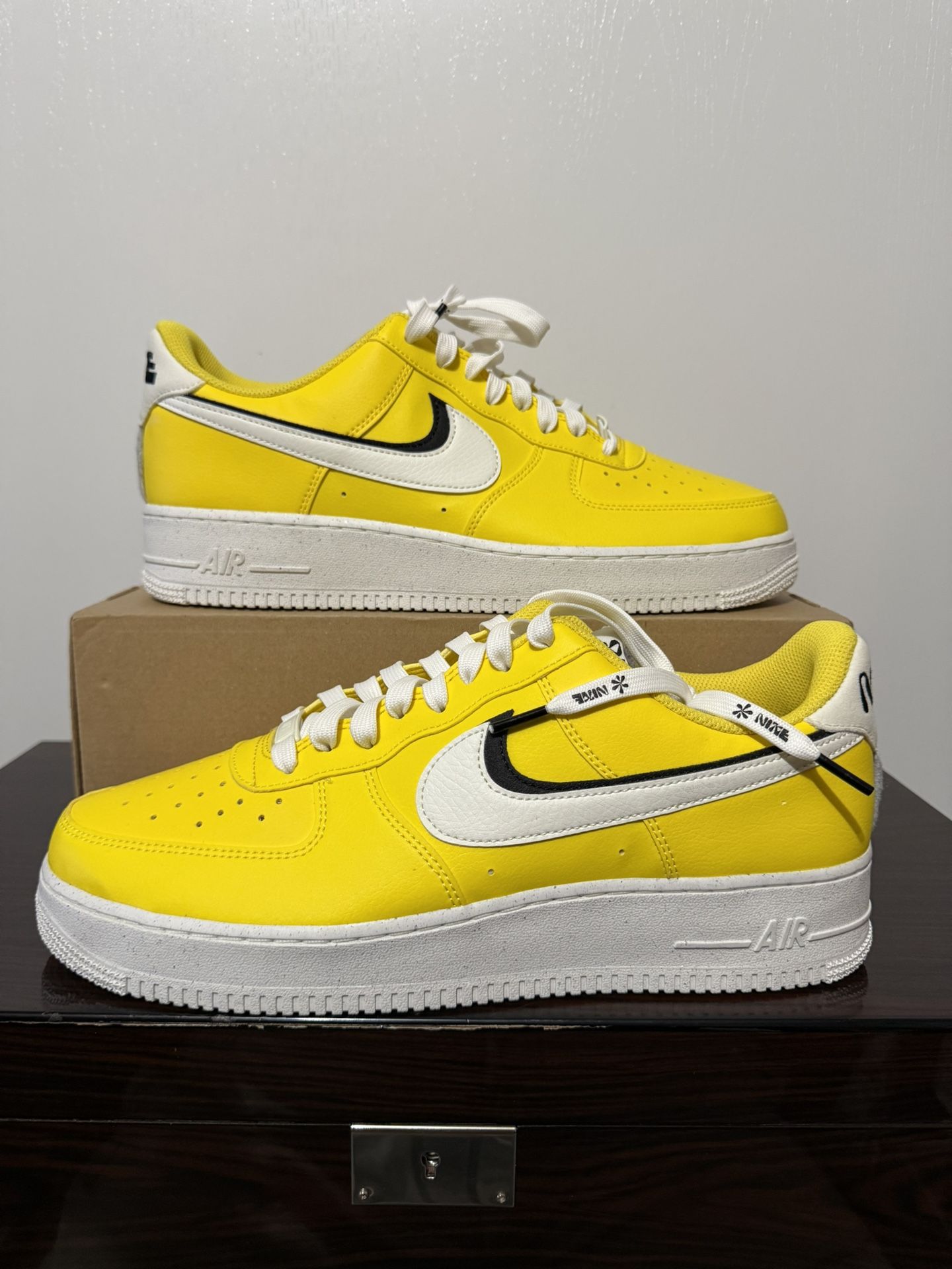 Nike Air Force 1 '07 LV8 Shoes Tour Yellow Black DO9786-700 Mens Size 12 B-Grade