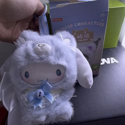 Cinnamon Roll Plushie Key Chain