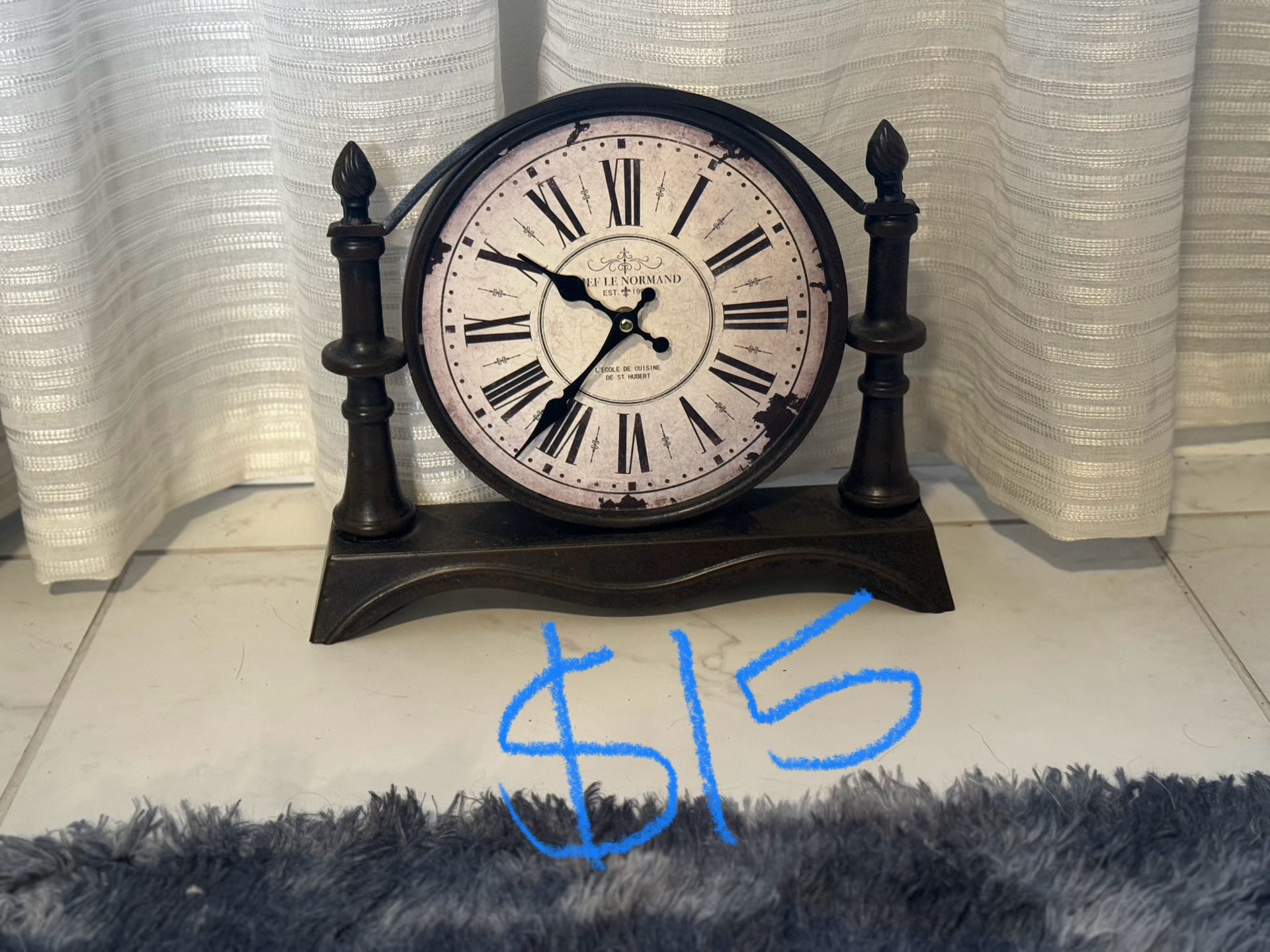 Vintage Tabletop Clock