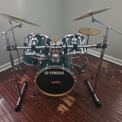 Complete Yahama Drum Set With Stand 