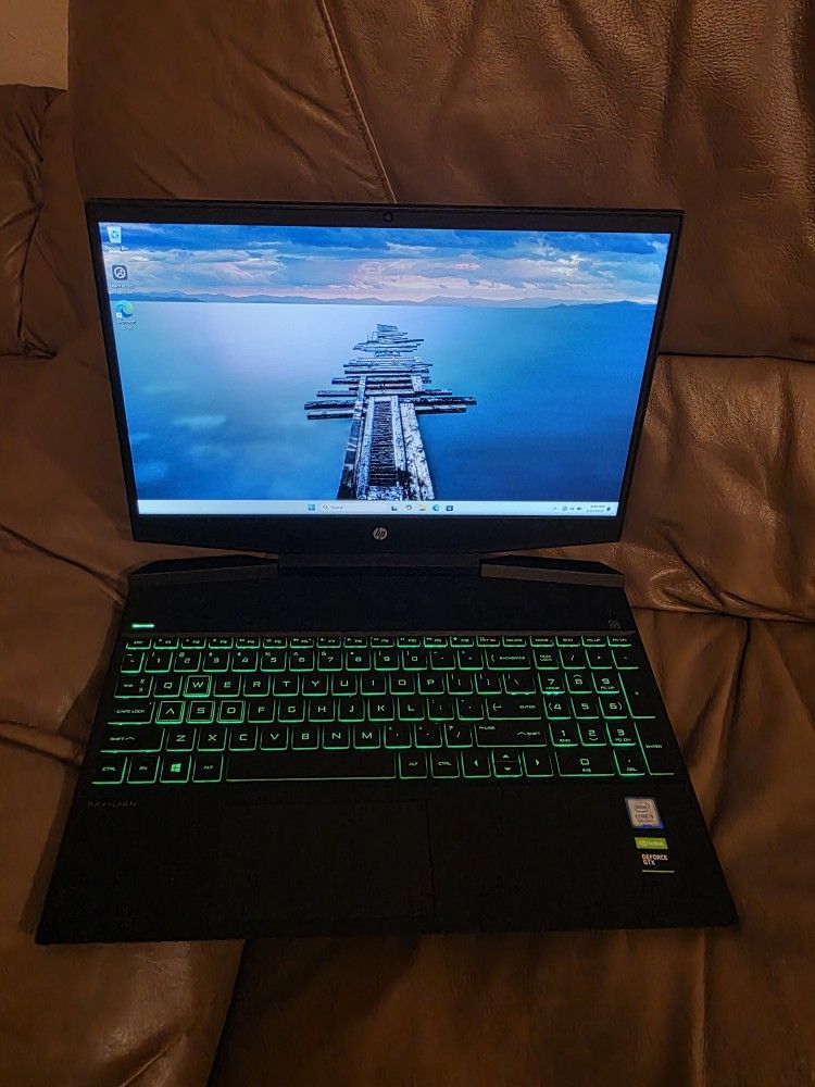 Gaming Laptop HP Pavillion 15" Core I5, 16gb, 256ssd 1tb disk extra Nvidia 1650, Cargador