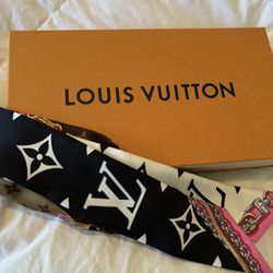 Louis  Vuitton Scarf
