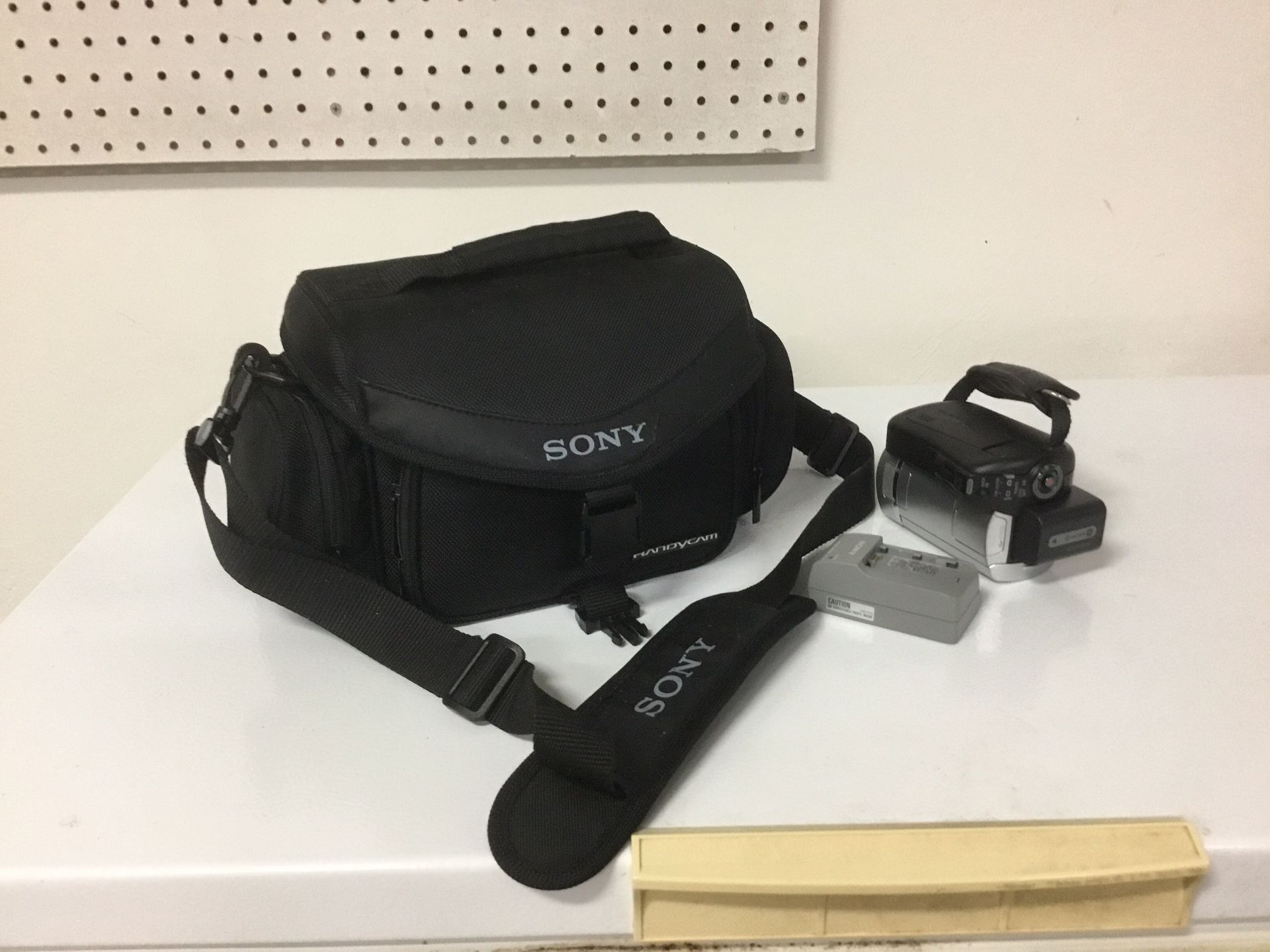 SONY -HANDYCAM - Digitalvideo Camera Recorder DCR-SR45/SR46/SR65/SR/85