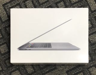 Brandnew MacBook Pro 15” Touch Bar (mid 2019) intel core i9 512GB SSD