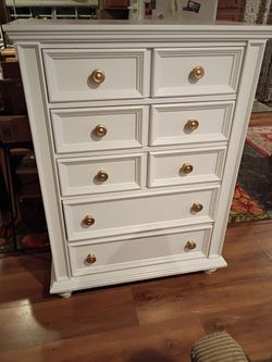 Stand up dresser