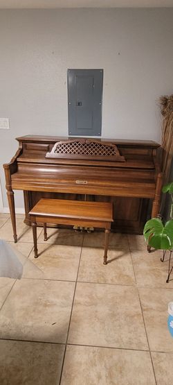 Kimball piano set