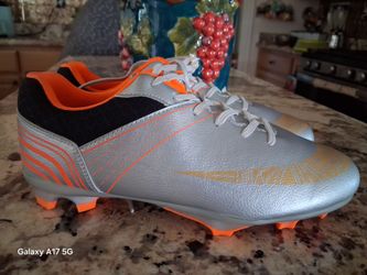 Soccer cleats us size 8.5