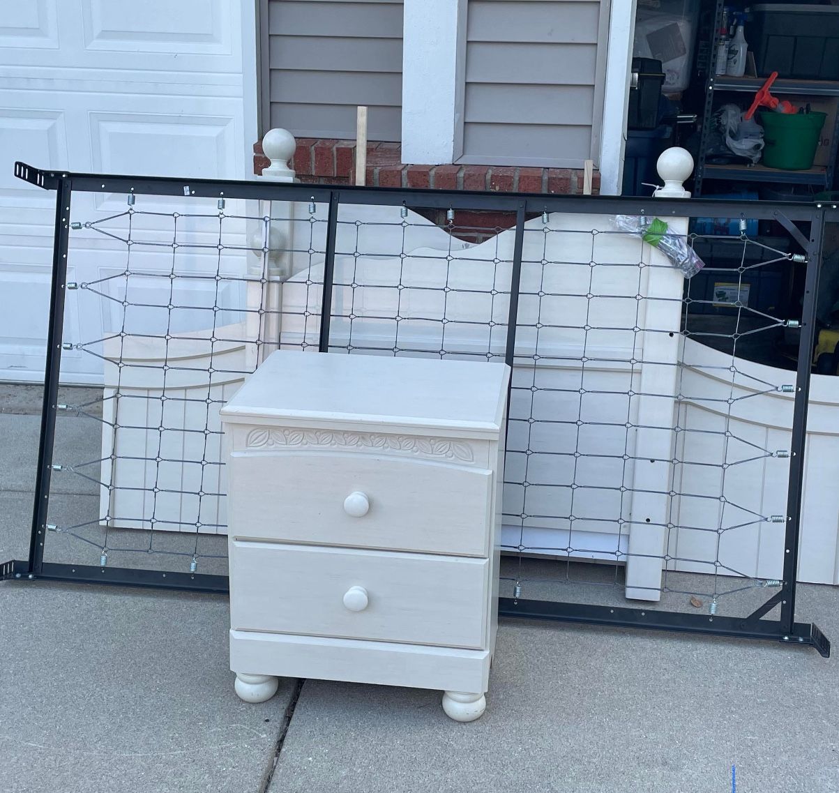 White Wood Daybed And Two Night Stands