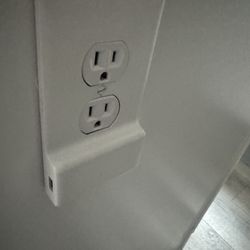 USB WALL OUTLET PLATE COVER
