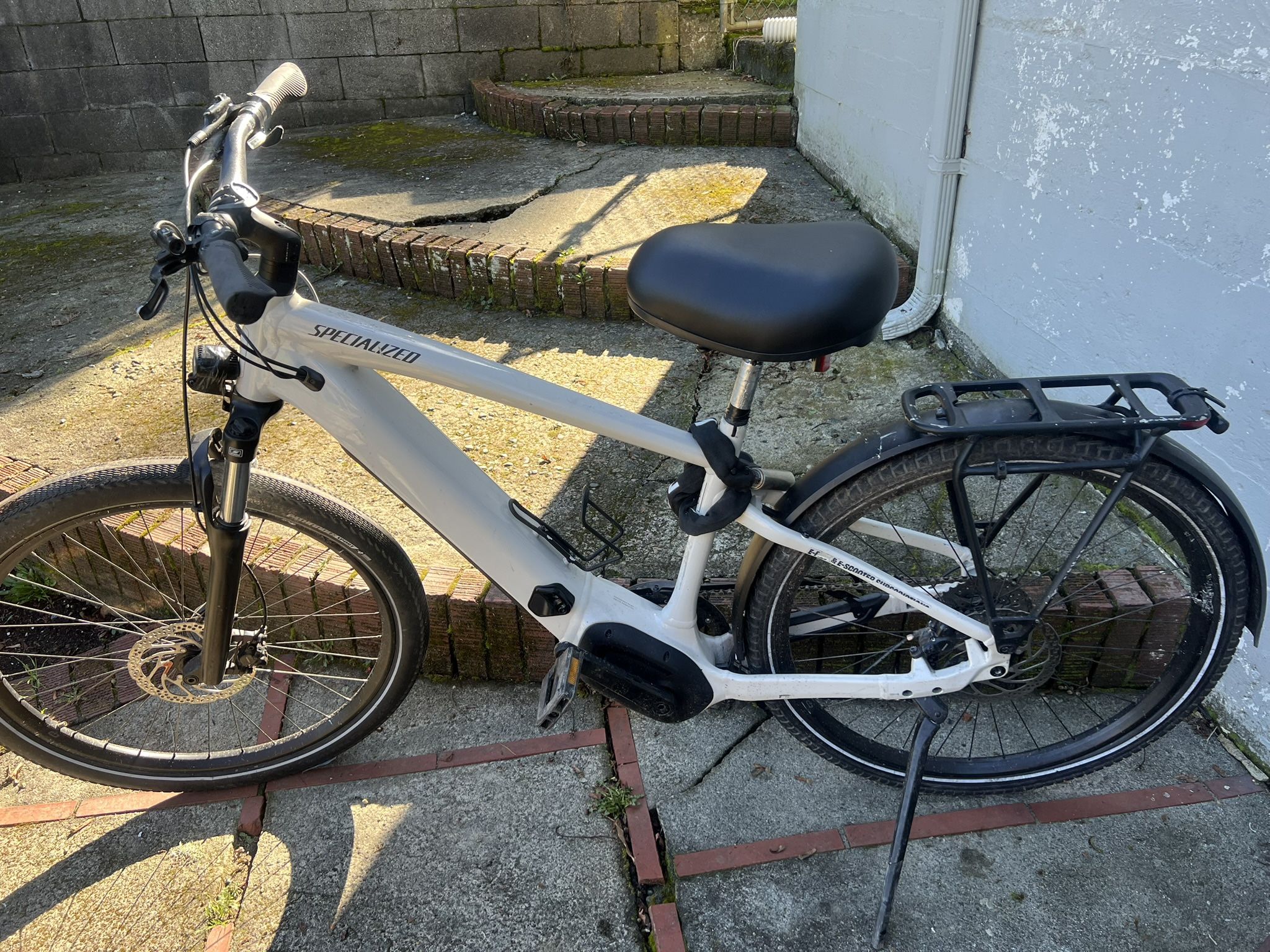 Specialized Vado 3 with low miles (White)