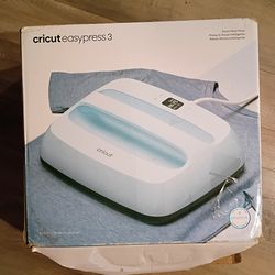 Cricut EasyPress 3 Smart Heat Press Machine with Built-in Bluetooth for T-Shirts, Pillows, Tote Bags & More, Advanced Ceramic-Coated Heat Plate with P