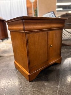 Oak 2 Door Nightstand/ Side Table