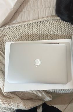 Mac Book!!