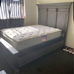 Queen Size Bed Set Rarely Used It 