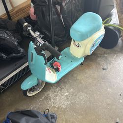 Razor Pocket Mod — a kids’ electric mini scooter 