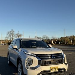 outlander – 7 passenger – clean title – excellent condition!