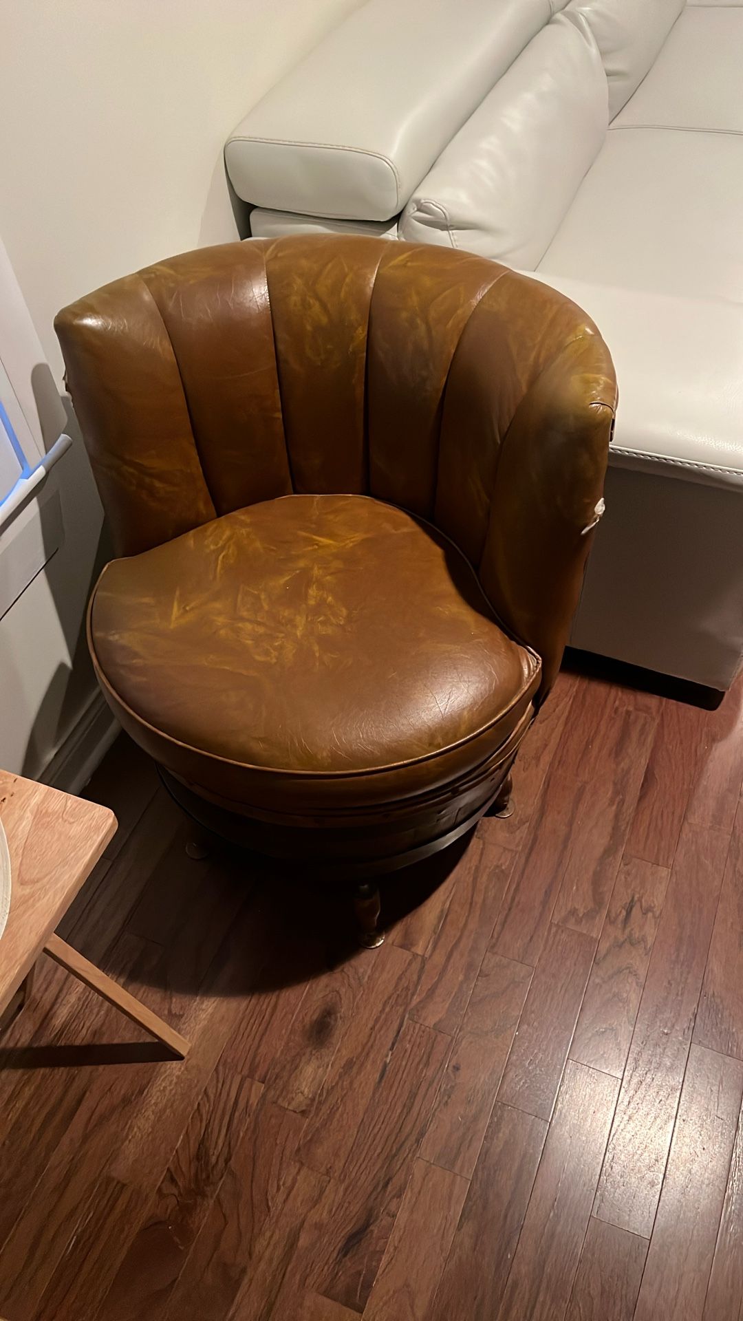 Single Barrel Chair 