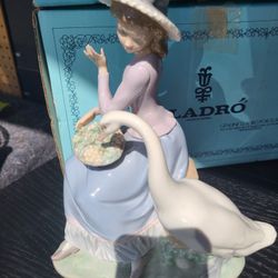 Llardro porcelain statue