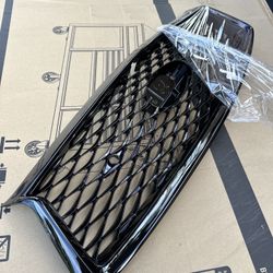 Q50 18+ Grill Gloss Black
