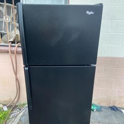 WHIRLPOOL 18CUFT BLACK FRIDGE