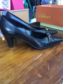 Covington new heels size 7.5 black work gorgeous pattern Plus silver clap