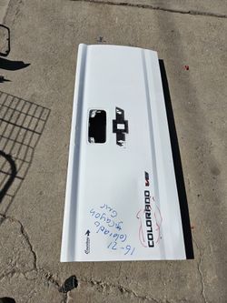 Chevy Colorado gmc canyon tailgate Oem