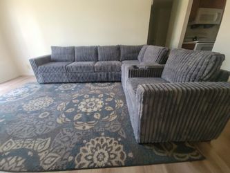 New Sectional Couch with USB Console and Cup Holders! Free Delivery 🚚!
