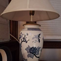 Dark Blue & White Chinoiserie Porcelain Table Lam