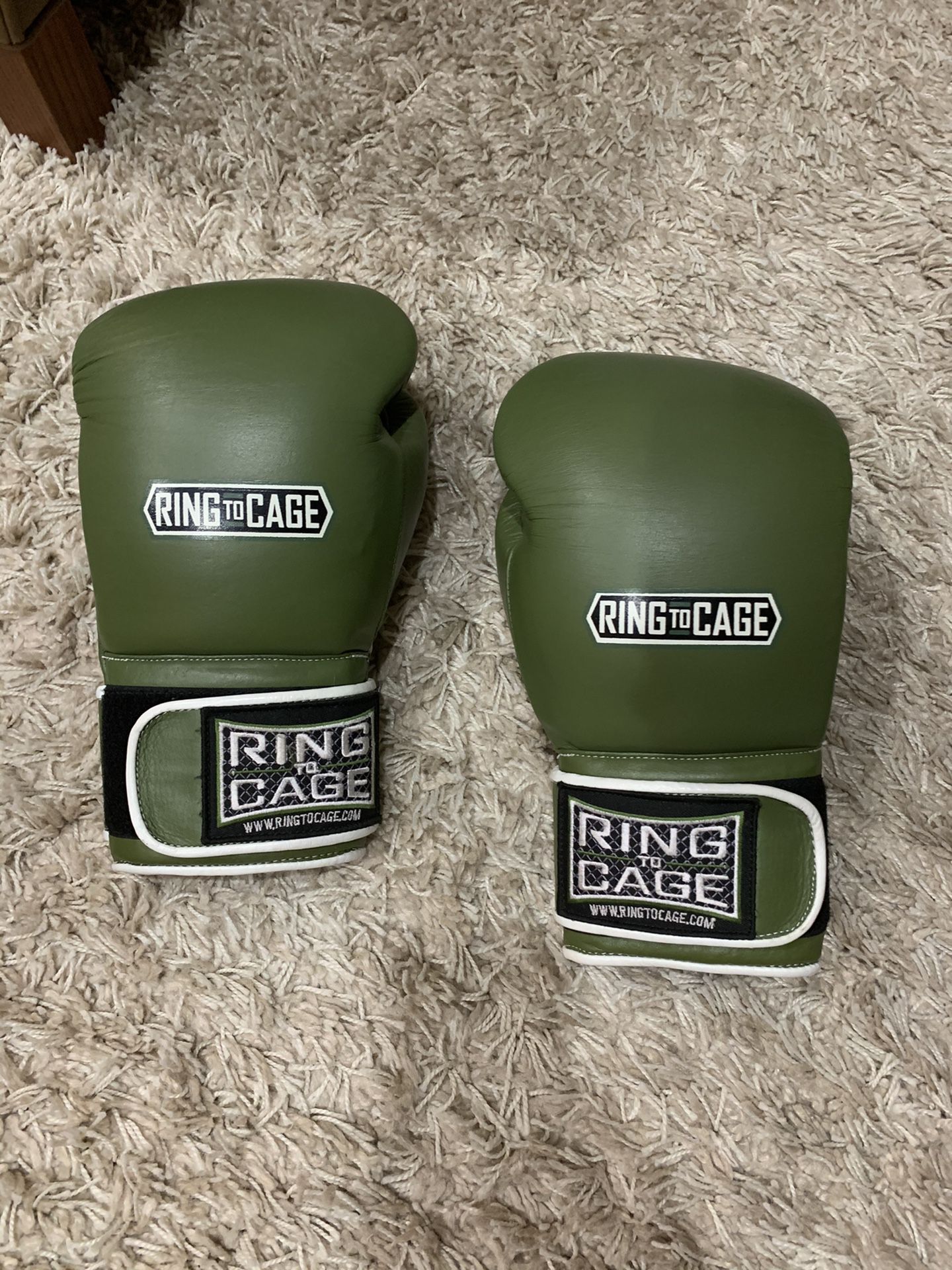 Boxing Gloves - 16 oz - Ring to Cage Brand