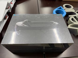 Microsoft HoloLens 2 Development Edition – NEW Factory Sealed – Model 1855