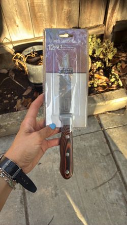 Steak knife never used